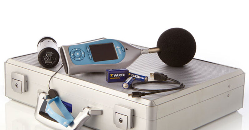 Décibelmètres contre applications de sonomètre et sonomètres bon marché
