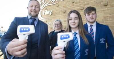 Pulsar Instruments spendet 240 Handthermometer an alle Schulen einer in Yorkshire ansässigen Stiftung mit mehreren Akademien